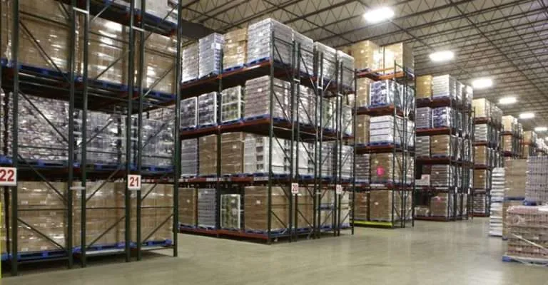 Pallet racking system for high-density warehouse storage